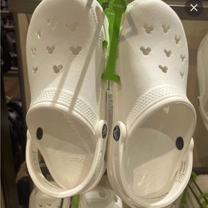 Men’s 11 Disney Croc